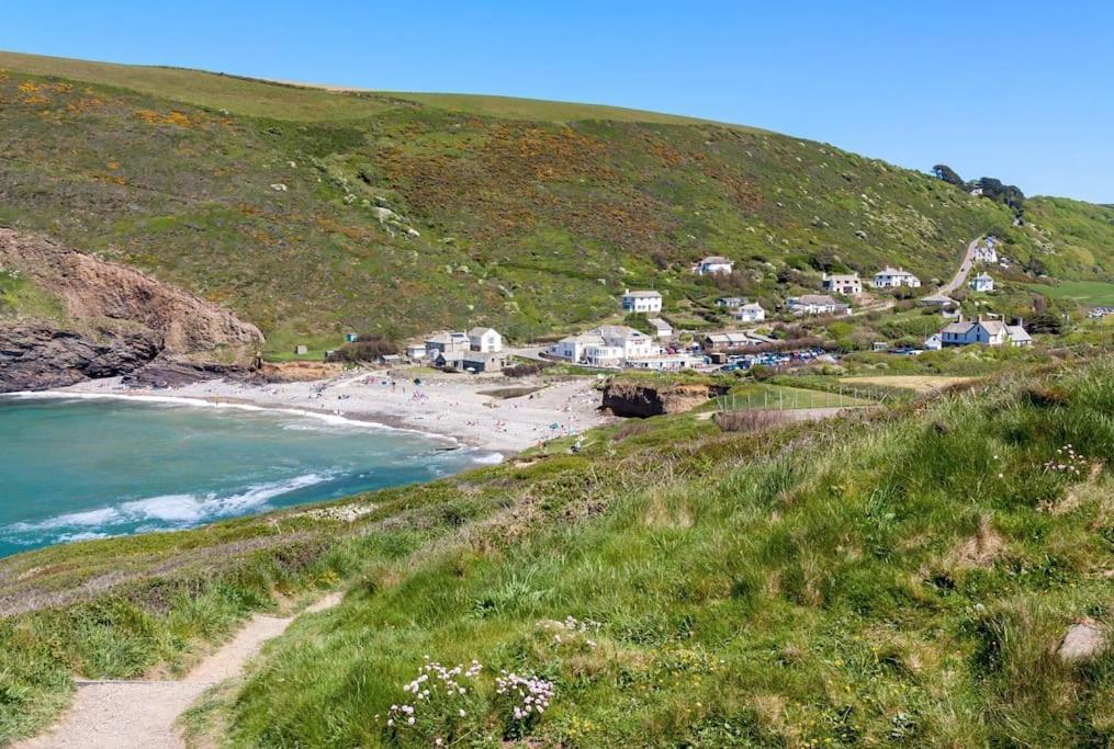 Kallowen Cottage At Crackington Haven, Near Bude And Boscastle, Cornwall Exterior photo